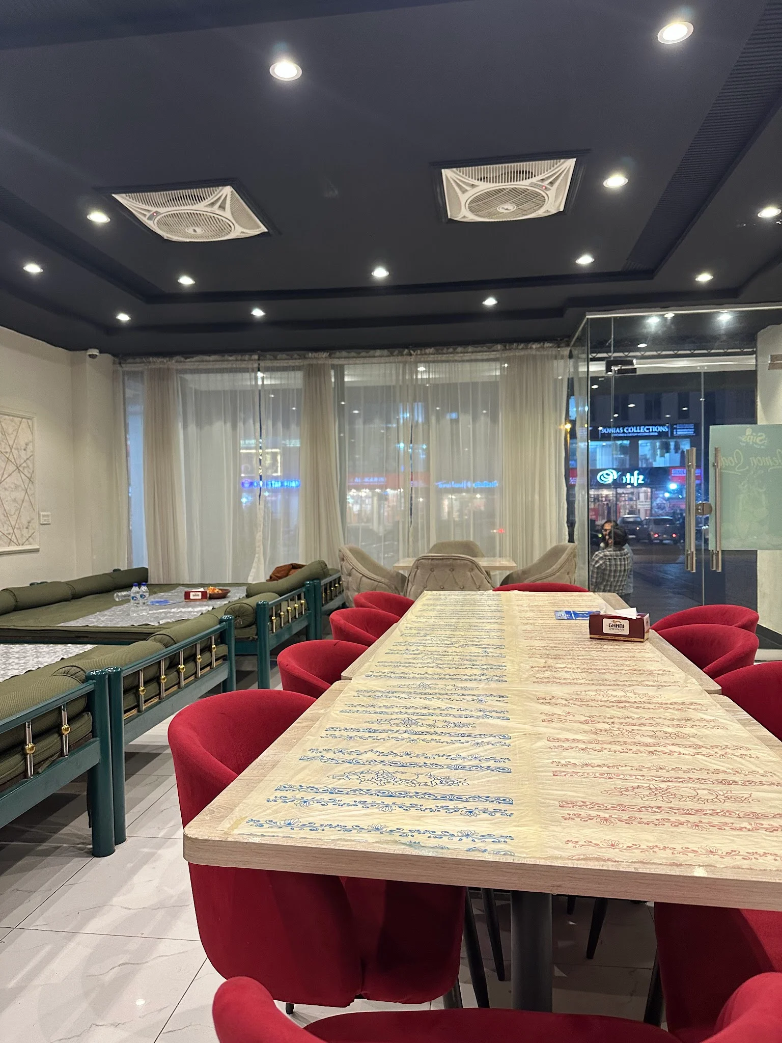 Dining room at Ghani Shinwari, Bahria Town